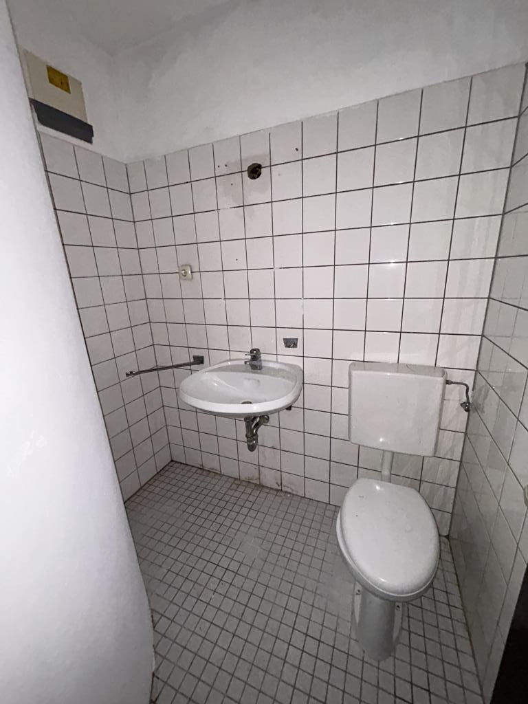 Moderne 3-Zimmer-Dachgeschosswohnung mit Balkon - Photo 2