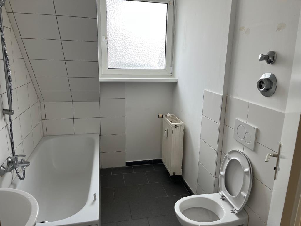 Helle Dachgeschosswohnung mit guter Verkehrsanbindung in Eberstadt - Photo 2