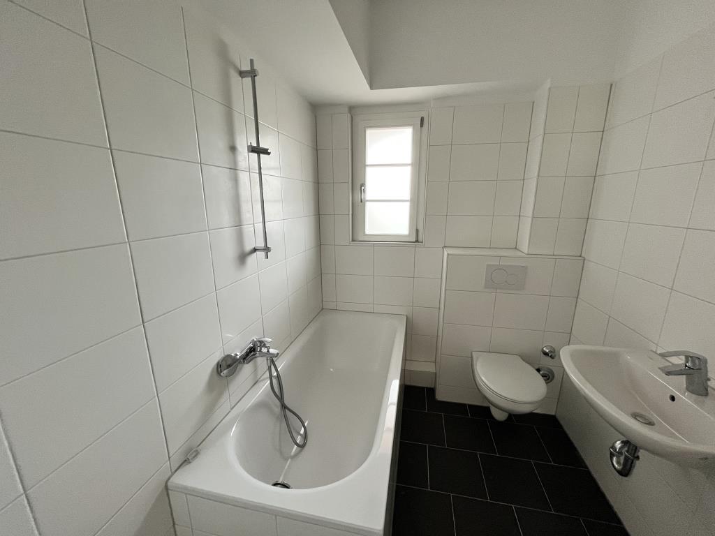 Erstbezug nach Einzelmodernisierung - Moderne 4-Zimmer-Wohnung sucht neue Bewohner - Foto 3