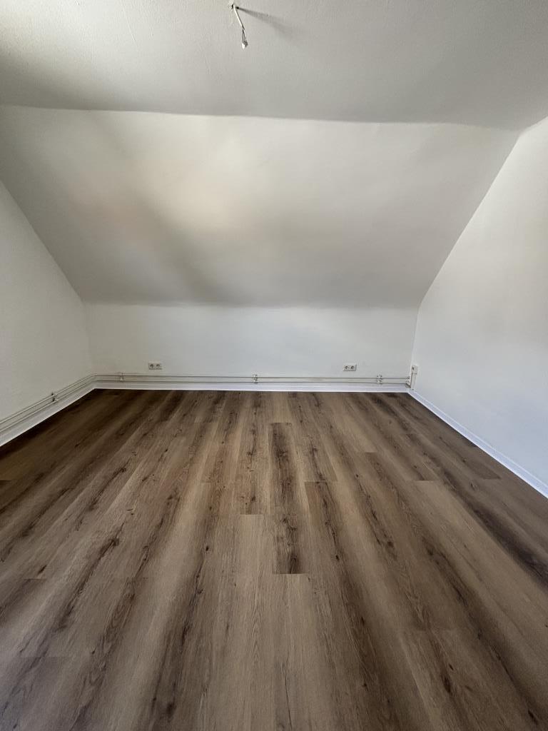 Helle 2-Zimmer Wohnung ab sofort zu vermieten ! - Foto 4