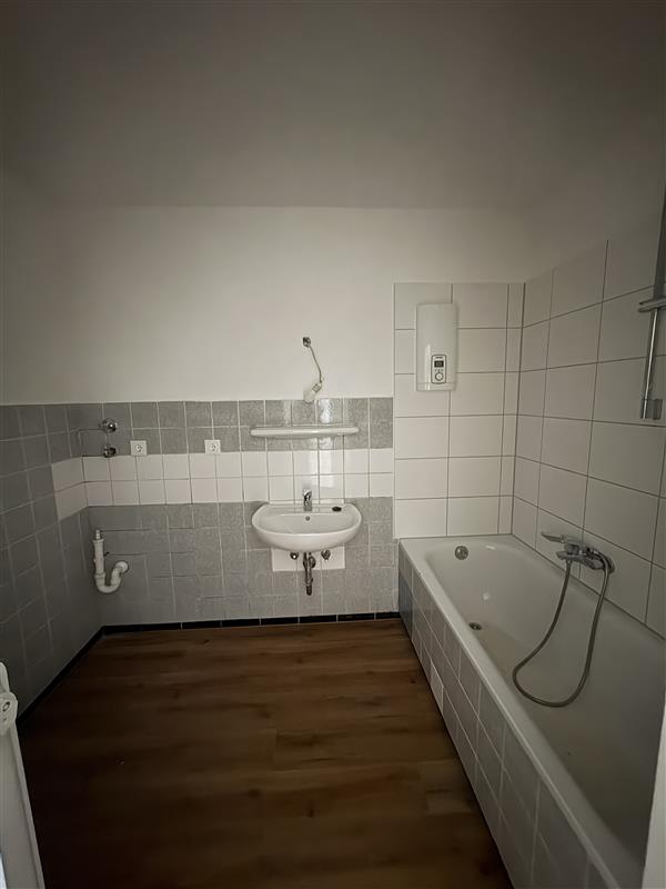 Grozügige 4-Zimmer-Wohnung in Höchst ab sofort zu vermieten! - Foto 5