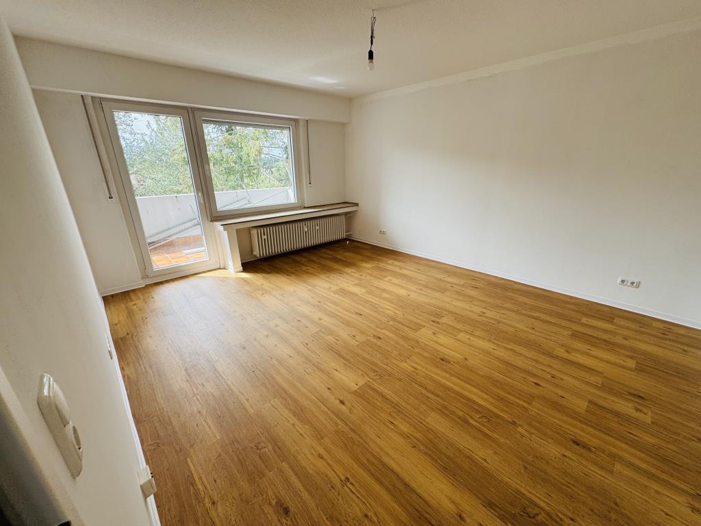 Über den Dächern zuhause: Modernisierte Wohnung mit Balkon im 5. Obergeschoss - Photo 2