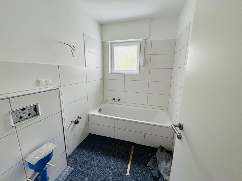 Über den Dächern zuhause: Modernisierte Wohnung mit Balkon im 5. Obergeschoss - Photo 4