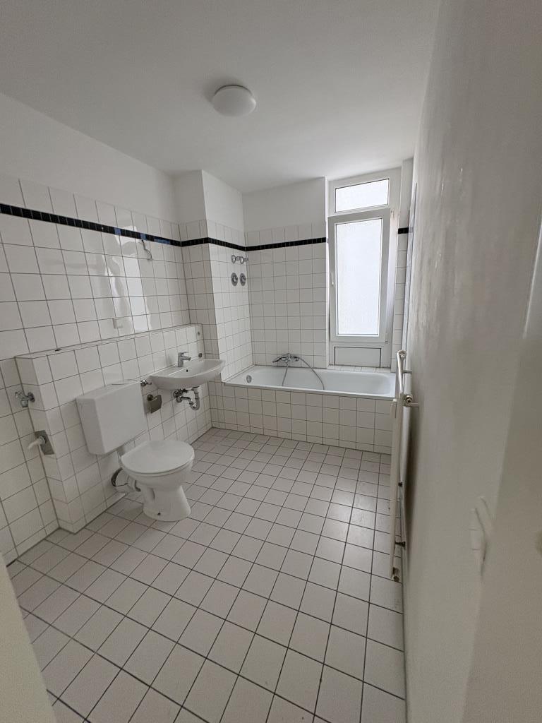 2-Zimmer-Wohnung mit Wintergarten und Balkon - Anmietung nur mit Wohnberechtigungsschein nach § 88d - Foto 3