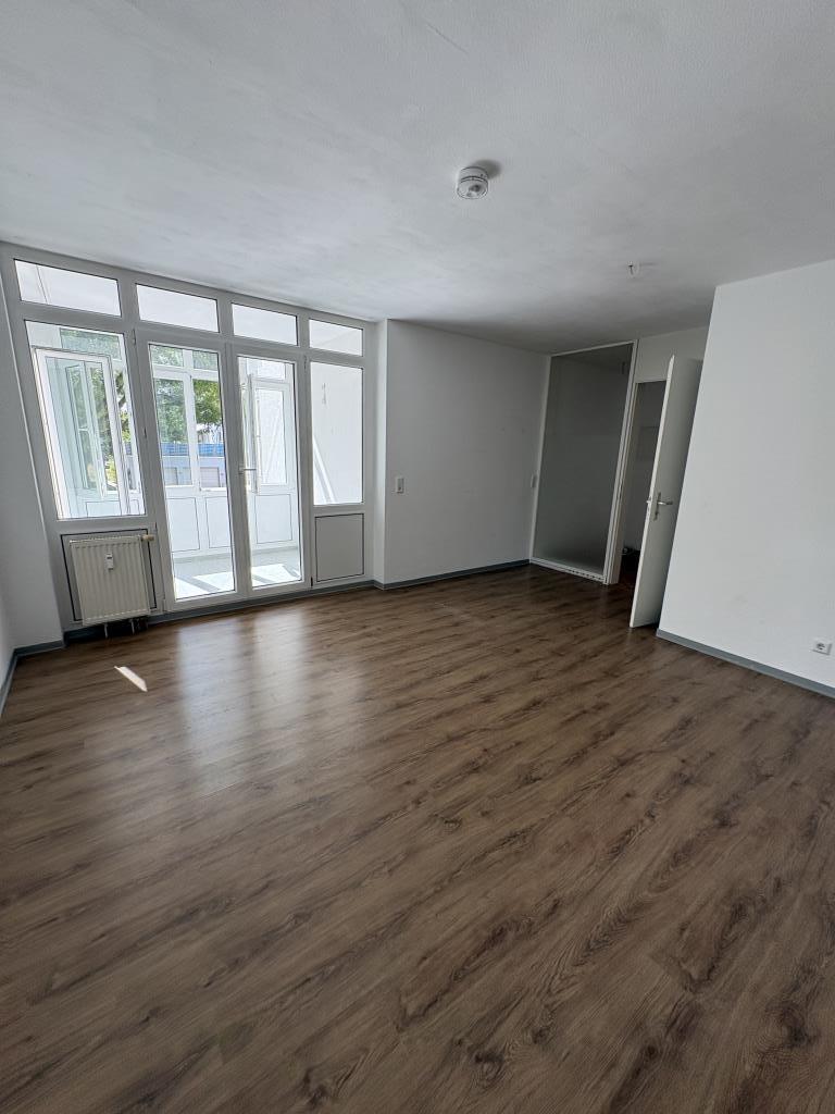 2-Zimmer-Wohnung mit Wintergarten und Balkon - Anmietung nur mit Wohnberechtigungsschein nach § 88d - Foto 1