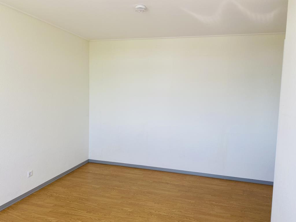 Helle 2-Zimmer-Wohnung ab sofort frei - Anmietung nur mit Wohnberechtigungsschein nach §88d - Photo 3