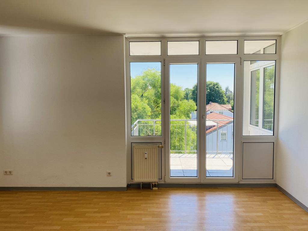 Helle 2-Zimmer-Wohnung ab sofort frei - Anmietung nur mit Wohnberechtigungsschein nach §88d - Photo 1