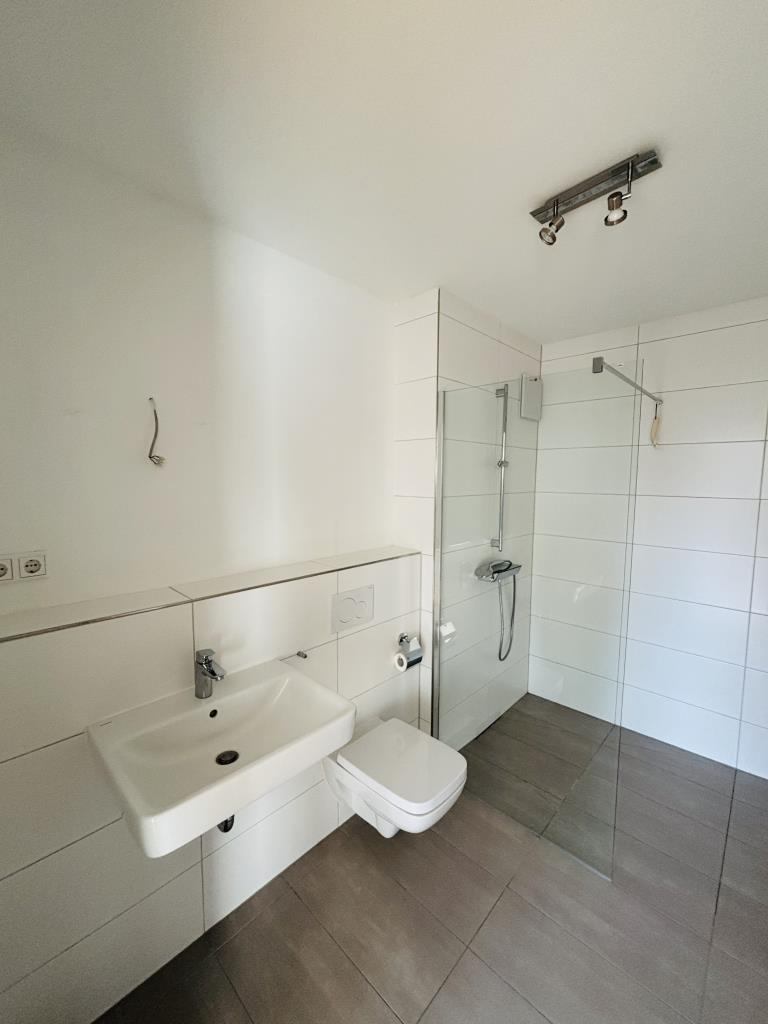 Helle 2-Zimmer-Dachgeschosswohnung in Arheilgen mit Garten ab sofort frei - Photo 5